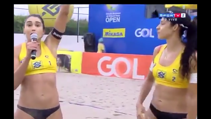 A Postagem Vídeo Jogadora de vôlei Carol Solberg grita Fora