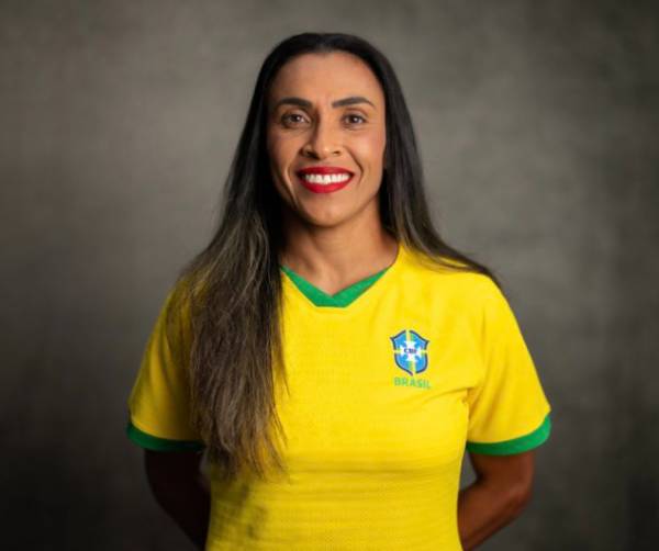 A Postagem Marta cobre a logo na Nike em reação a estar fora do