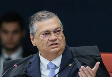 Dino determina afastamento de sobrinho do governador da presidência do TCE Dino determina afastamento de sobrinho do governador da presidência do TCE