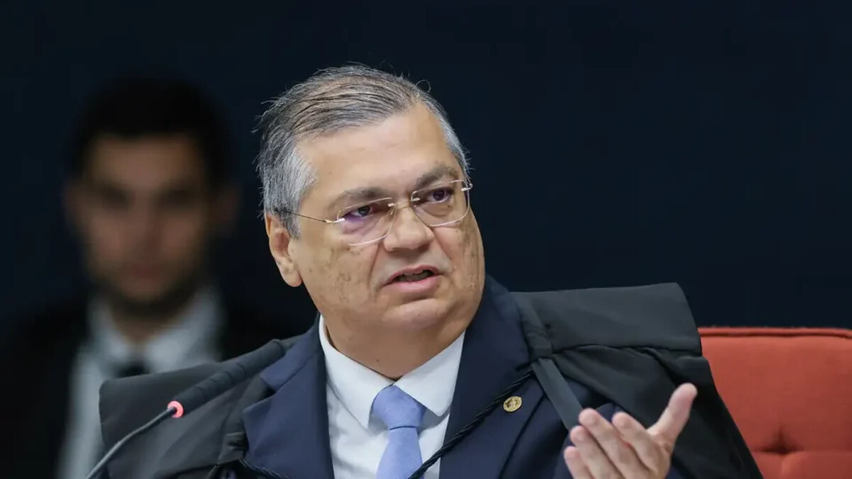Dino determina afastamento de sobrinho do governador da presidência do TCE